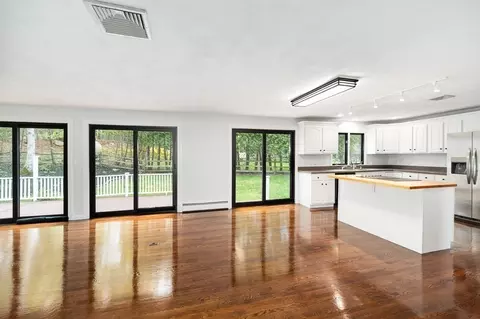 Living - 40 Sagamore St, Hamilton, MA 01982 photo 5 of 5