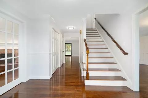 Entry Way - 40 Sagamore St, Hamilton, MA 01982 photo 1 of 3