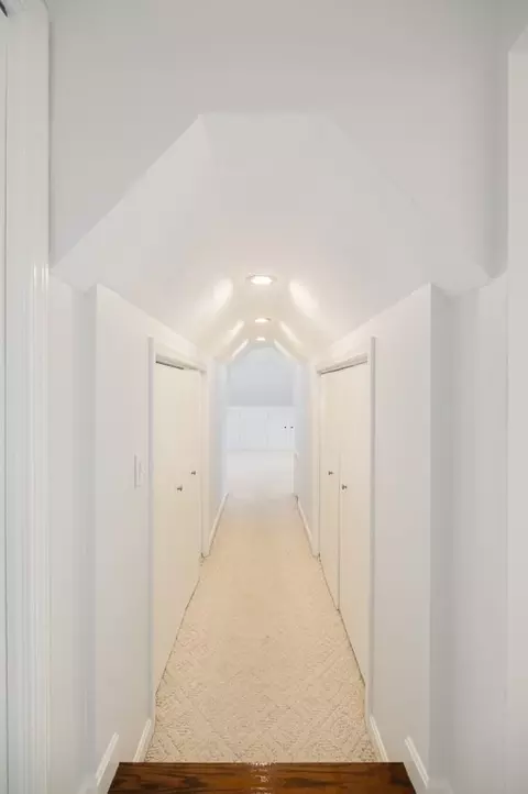 Entry Way - 40 Sagamore St, Hamilton, MA 01982 photo 3 of 3