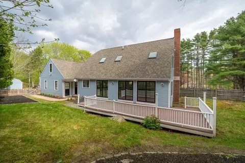 Exterior - 40 Sagamore St, Hamilton, MA 01982 photo 4 of 8