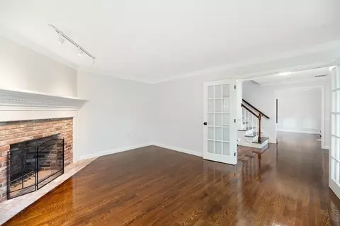 Living - 40 Sagamore St, Hamilton, MA 01982 photo 3 of 5