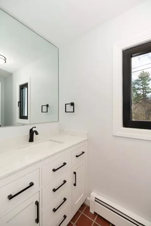 Bath - 40 Sagamore St, Hamilton, MA 01982 photo 4 of 4