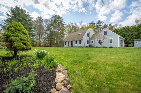 40 Sagamore St, Hamilton, MA 01982