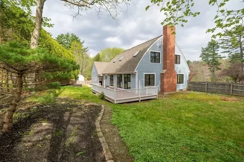 Exterior - 40 Sagamore St, Hamilton, MA 01982 photo 3 of 8