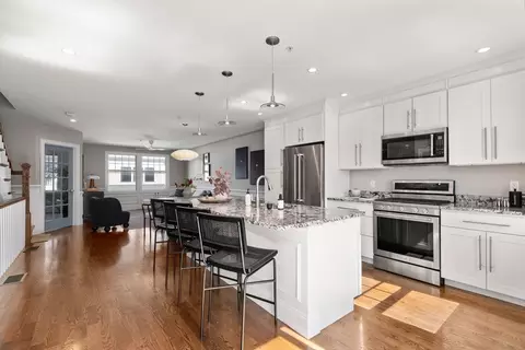 30 Park St #4, Boston, MA 02108
