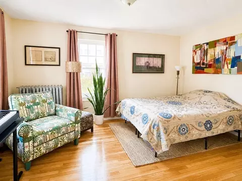 Bedroom - 27 Holyoke St, Easthampton, MA 01027 photo 1 of 6