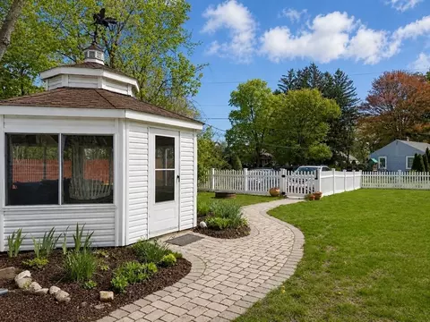 Exterior - 27 Holyoke St, Easthampton, MA 01027 photo 6 of 9