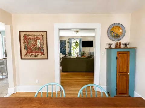 Entry Way - 27 Holyoke St, Easthampton, MA 01027 photo 1 of 4