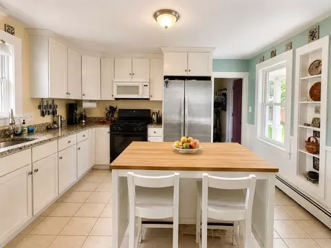 Kitchen - 27 Holyoke St, Easthampton, MA 01027 photo 2 of 4