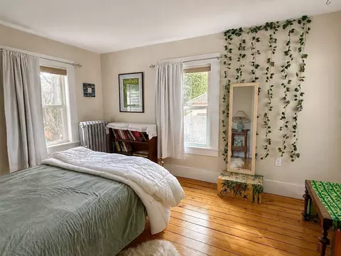 Bedroom - 27 Holyoke St, Easthampton, MA 01027 photo 3 of 6