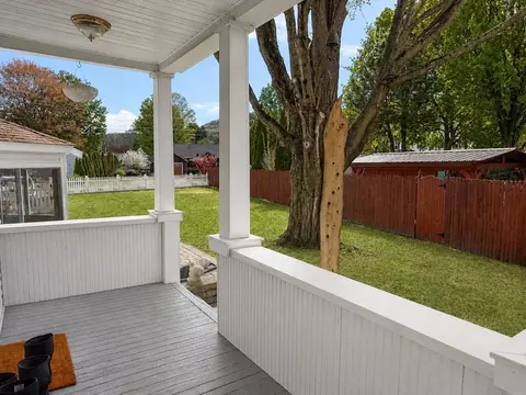 Exterior - 27 Holyoke St, Easthampton, MA 01027 photo 4 of 9