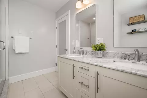 Bath - 9 Bartlett Cres #1, Brookline, MA 02446 photo 2 of 4
