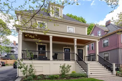9 Bartlett Cres #1, Brookline, MA 02446