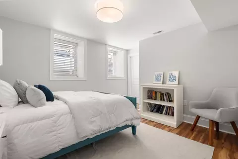 Bedroom - 9 Bartlett Cres #1, Brookline, MA 02446 photo 4 of 4