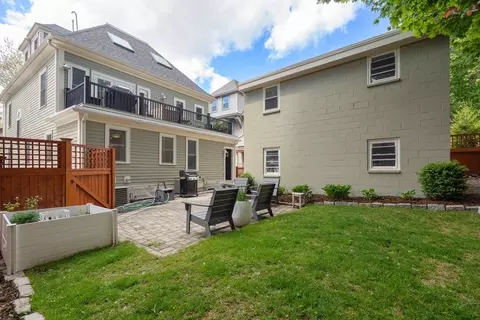 Exterior - 9 Bartlett Cres #1, Brookline, MA 02446 photo 4 of 4