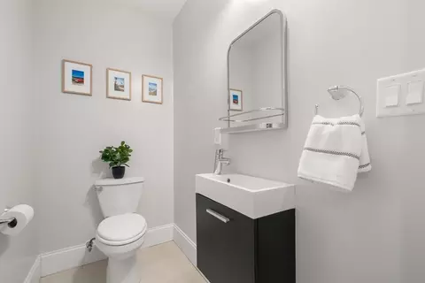 Bath - 9 Bartlett Cres #1, Brookline, MA 02446 photo 1 of 4