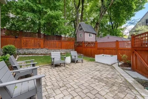 Exterior - 9 Bartlett Cres #1, Brookline, MA 02446 photo 3 of 4