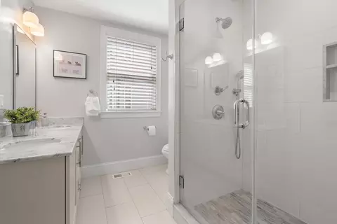 Bath - 9 Bartlett Cres #1, Brookline, MA 02446 photo 3 of 4