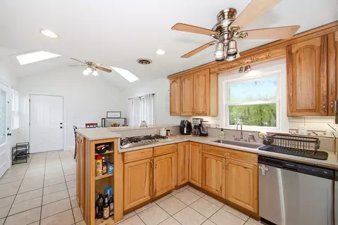 616 Cooley St, Springfield, MA 01128