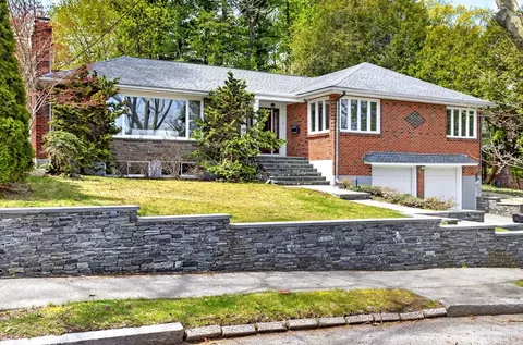 76 Goodnough Rd, Brookline, MA 02467