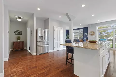 Entry Way - 32 Colonial Rd, Webster, MA 01570 photo 2 of 6
