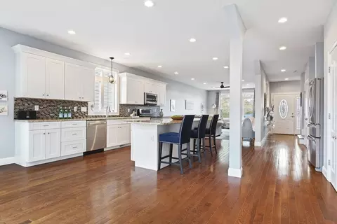 Entry Way - 32 Colonial Rd, Webster, MA 01570 photo 1 of 6