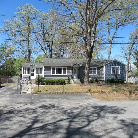 116 Commonwealth Ave, Lowell, MA 01852