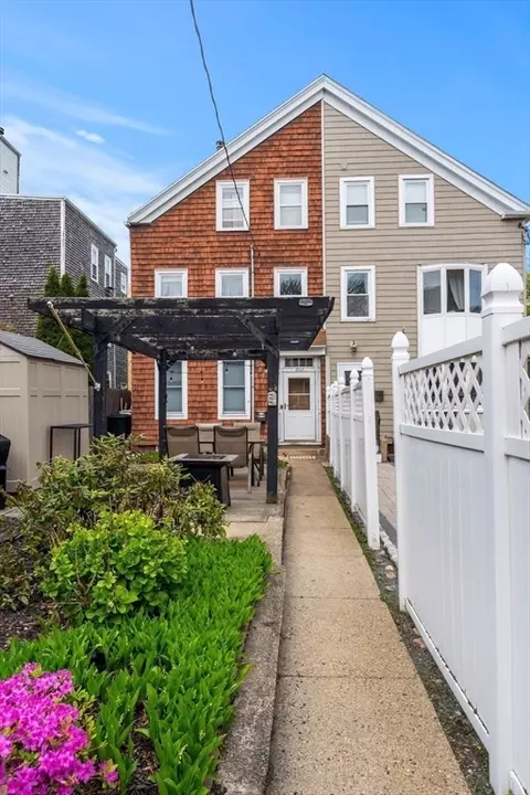 Exterior - 652 E 2nd St, Boston, MA 02127 photo 8 of 10