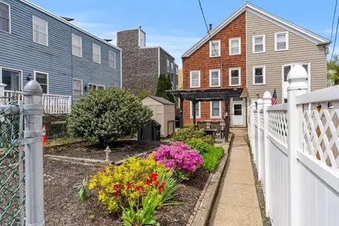 652 E 2nd St, Boston, MA 02127