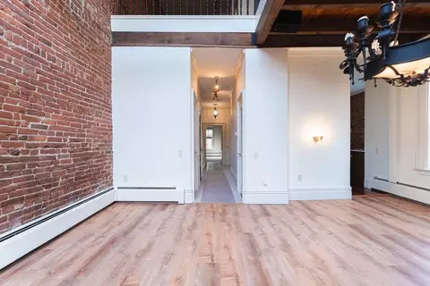 Entry Way - 47 Mattoon St, Springfield, MA 01105 photo 2 of 3