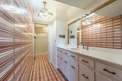 Bath - 47 Mattoon St, Springfield, MA 01105 photo 2 of 2