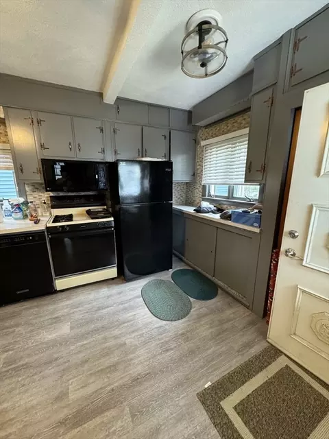 Kitchen - 2 Rosedale Ave, Everett, MA 02149 photo 2 of 3