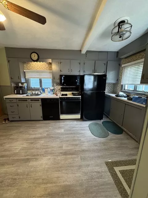 Kitchen - 2 Rosedale Ave, Everett, MA 02149 photo 1 of 3