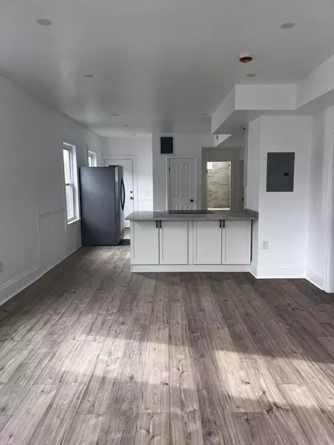 Living - 19 Reeves St, Worcester, MA 01607 photo 1 of 3