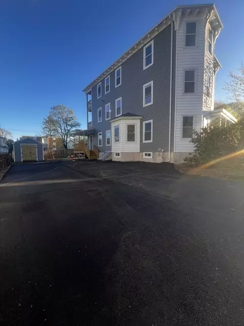 19 Reeves St, Worcester, MA 01607