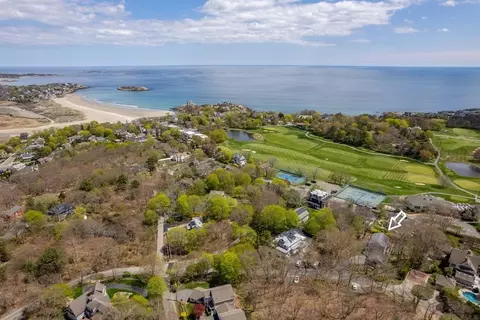 4 Graystone Rd, Gloucester, MA 01930