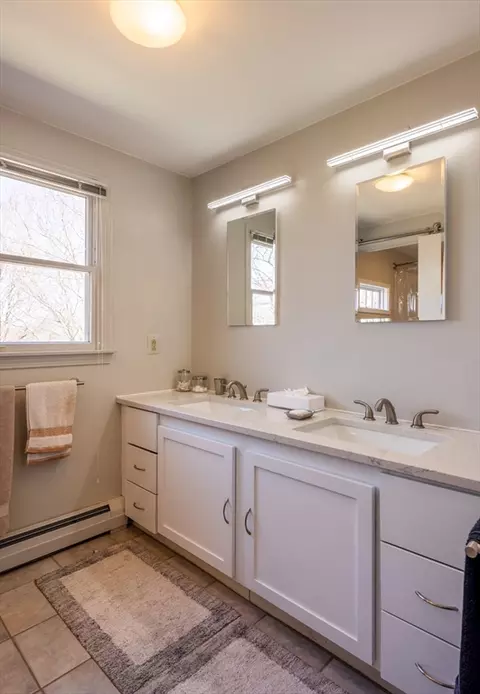 Bath - 4 Graystone Rd, Gloucester, MA 01930 photo 1 of 1