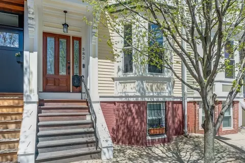 Exterior - 582 E 7th St, Boston, MA 02127 photo 4 of 4