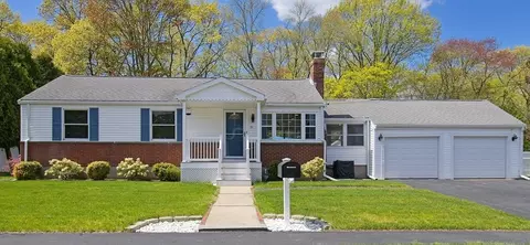 31 Brierwood Rd, Braintree, MA 02184