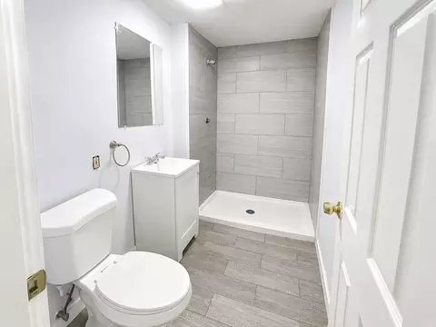 Bath - 9 Winthrop, Worcester, MA 01604 photo 3 of 3