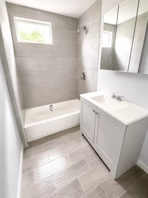 Bath - 9 Winthrop, Worcester, MA 01604 photo 1 of 3