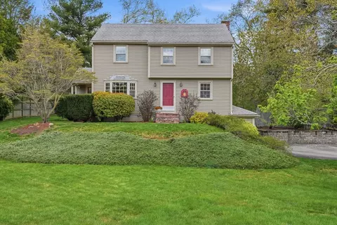 10 Amy Ln, Plymouth, MA 02360