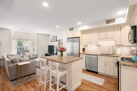 314 W 4th St #3, Boston, MA 02127