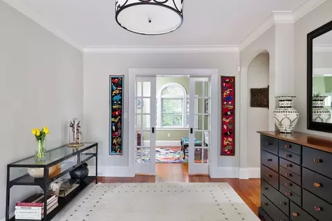 Entry Way - 50 Sumner Rd, Brookline, MA 02445 photo 4 of 5