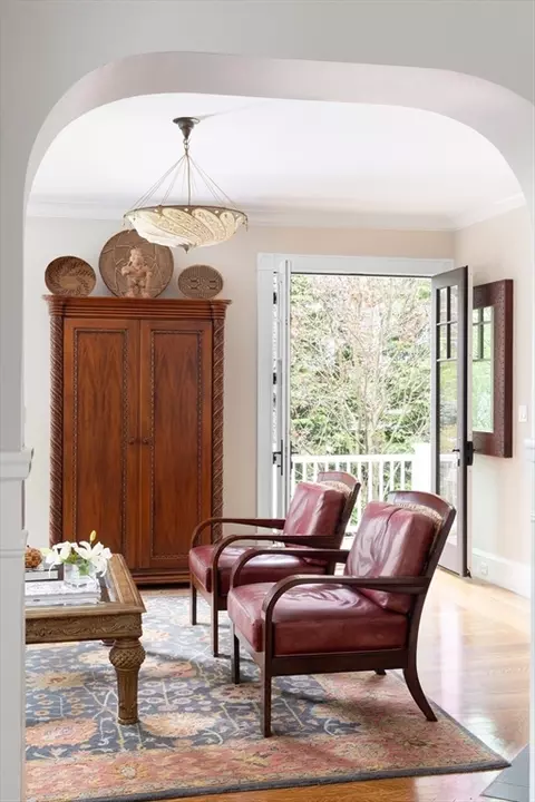 Entry Way - 50 Sumner Rd, Brookline, MA 02445 photo 2 of 5