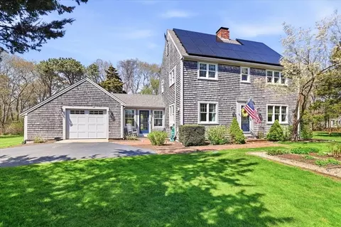 6 Stonefield Dr, Sandwich, MA 02537