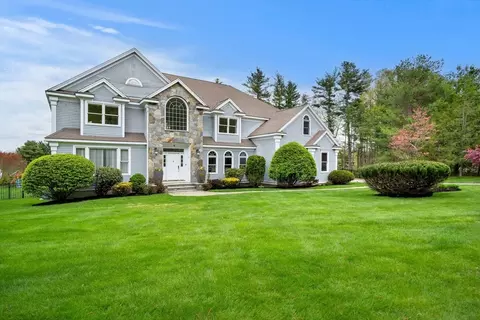 8 Hitchcock Farm Rd, Andover, MA 01810