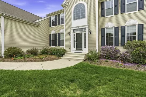11 Howarth Dr, Upton, MA 01568 photo 5