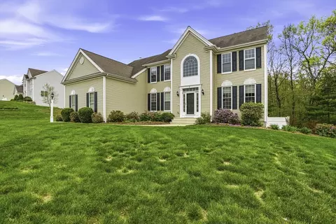 11 Howarth Dr, Upton, MA 01568