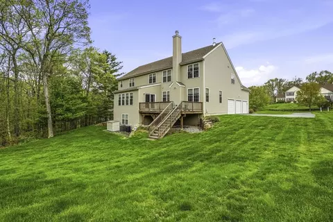 11 Howarth Dr, Upton, MA 01568 photo 40